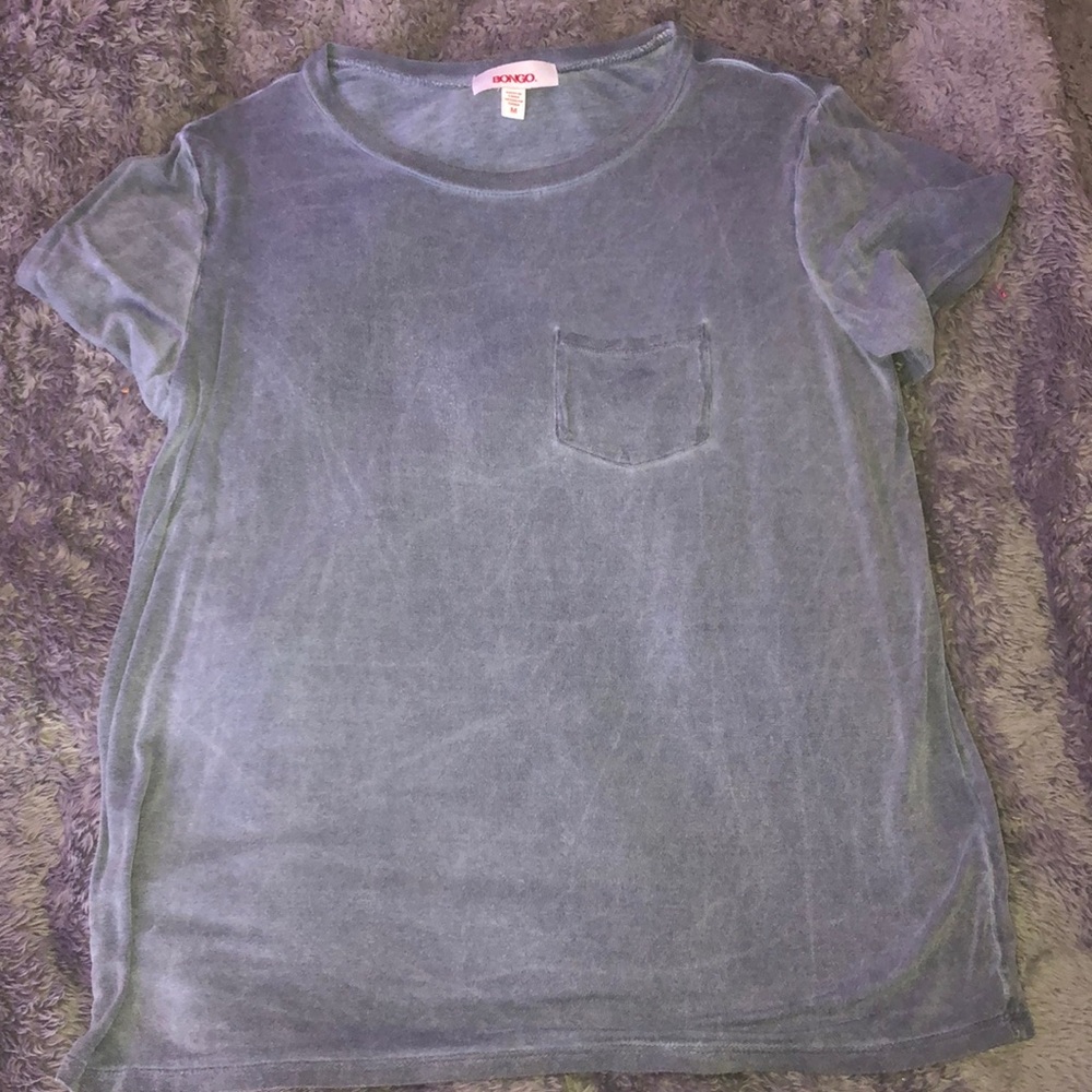plain grey tee shirt